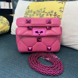 Picture of Valentino Handbags _SKUfw136585336fw
